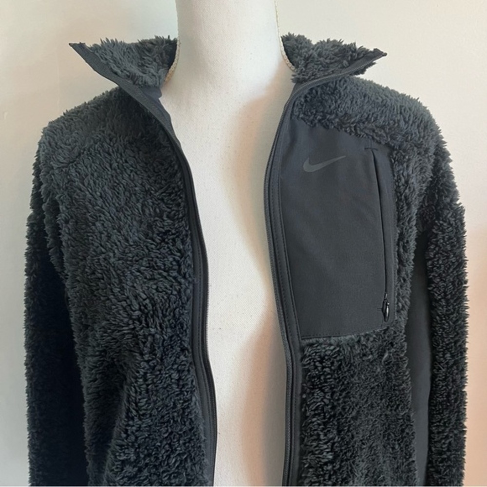 Nike • Black Women’s Therma Sherpa Jacket - Picture 4 of 8